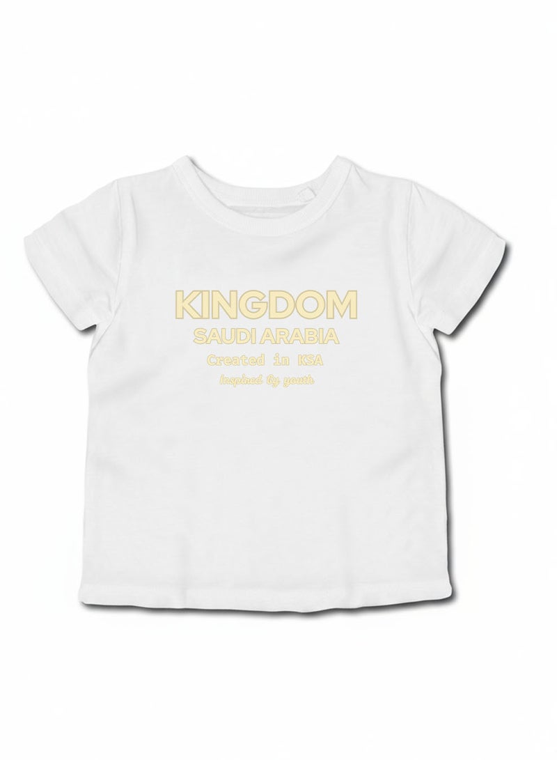 لوحة تيشيرت قطن للأطفال مناسب للأولاد والبنات لمناسبة اليوم الوطني السعودي أو للفخر بالانتماء للوطن في كل الأوقات - Image 1
