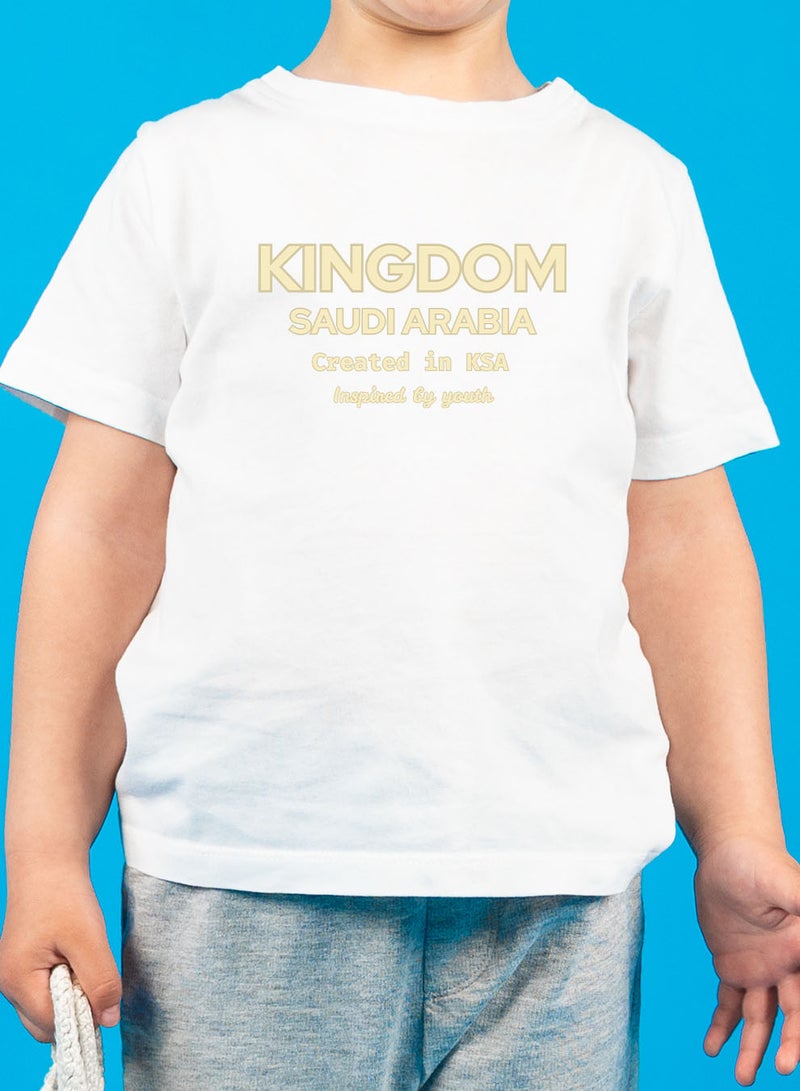 لوحة تيشيرت قطن للأطفال مناسب للأولاد والبنات لمناسبة اليوم الوطني السعودي أو للفخر بالانتماء للوطن في كل الأوقات - Image 4
