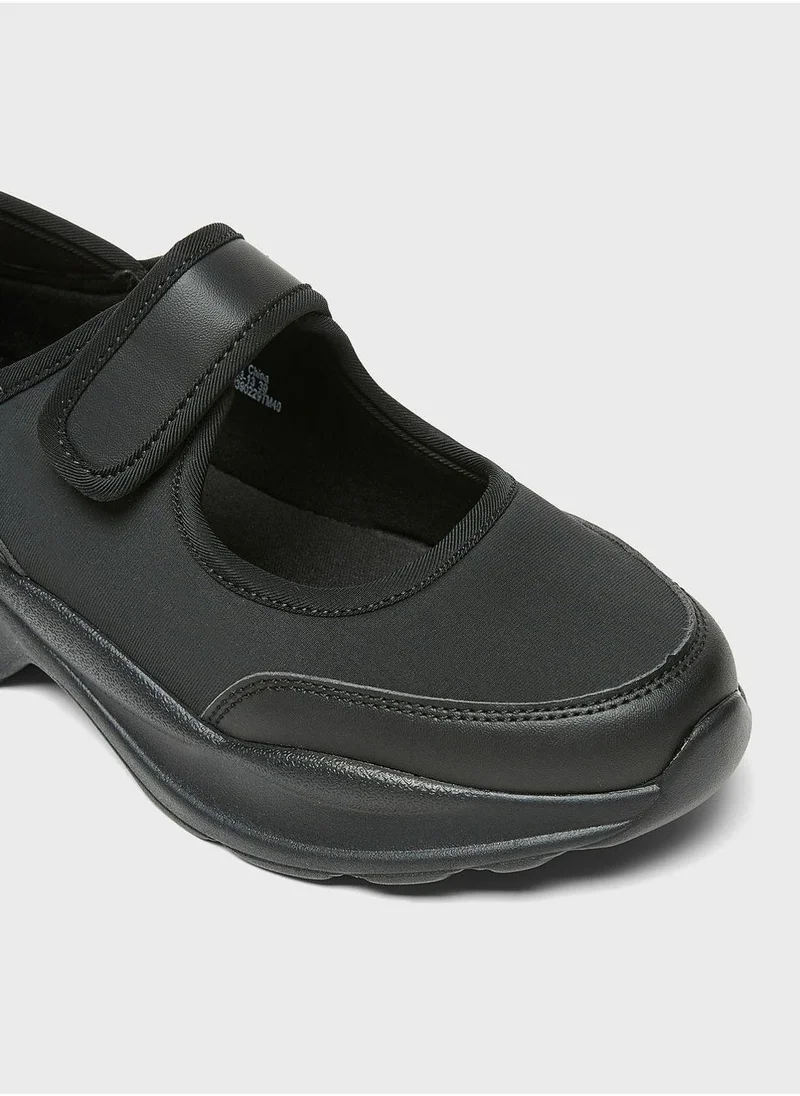 شو اكسبرس Casual Slip Ons