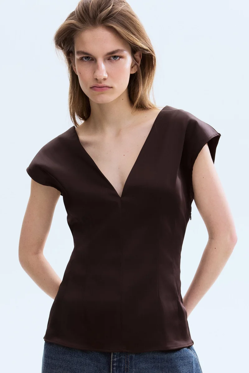 اتش اند ام بلوزة بقبة V