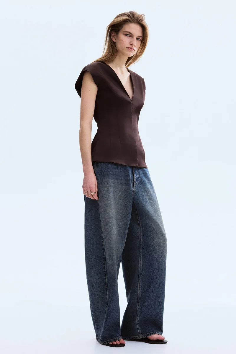 اتش اند ام بلوزة بقبة V