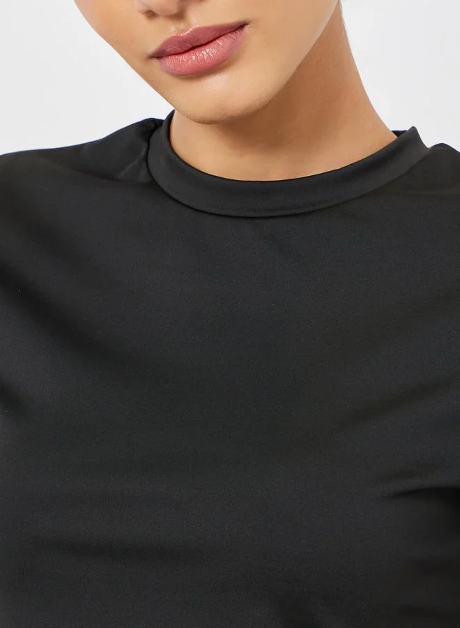 ستايلي اكتيف طقم من بلوزة قصيرة وبنطال واسع برباط