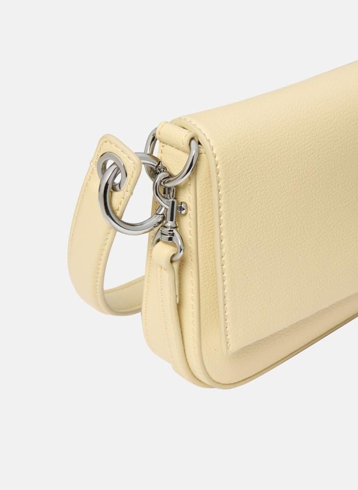 حقيبة كتف بتفاصيل شعار