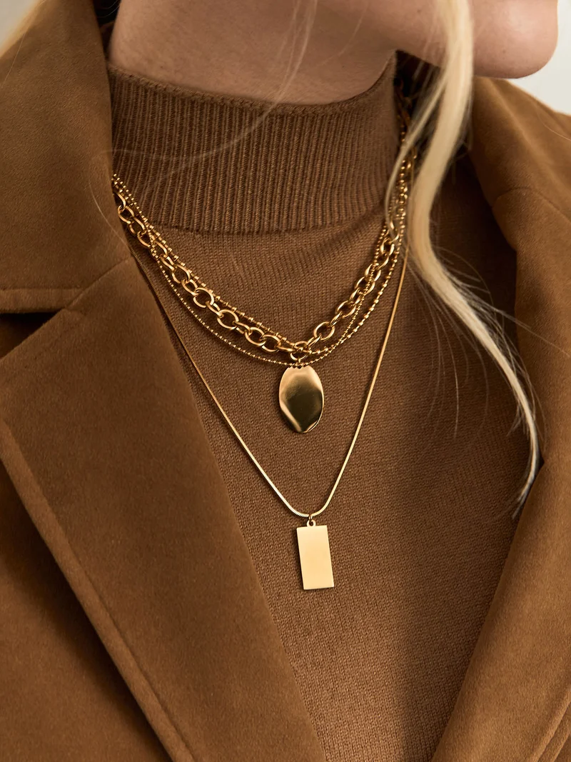 Multi-level chain necklace with pendants