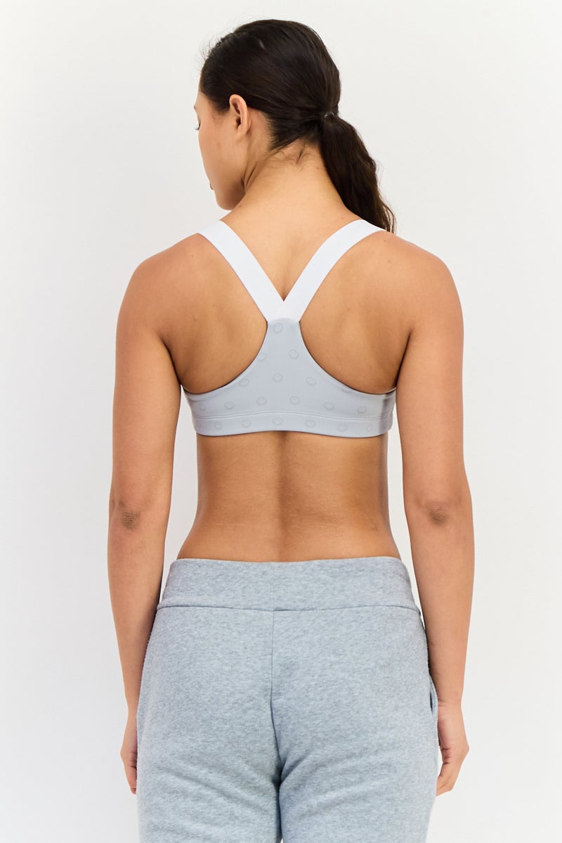 Ellesse صدرية رياضية بشعار علامة إليس x سمايلي للنساء، رمادي فاتح - Image 4