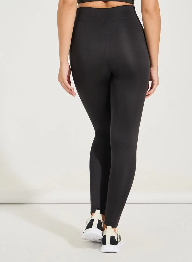 ستايلي اكتيف ليقنز بخصر عريض وطبعة شعار