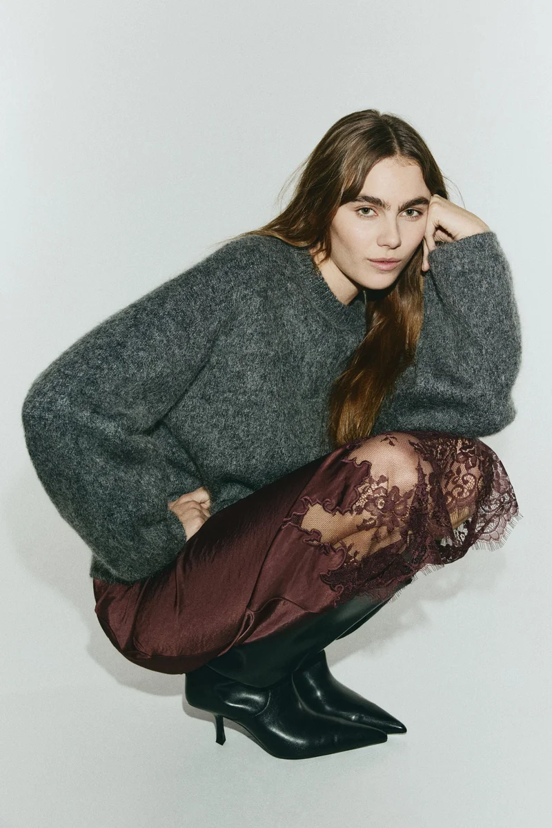 اتش اند ام تنورة ساتان بحواف دانتيل