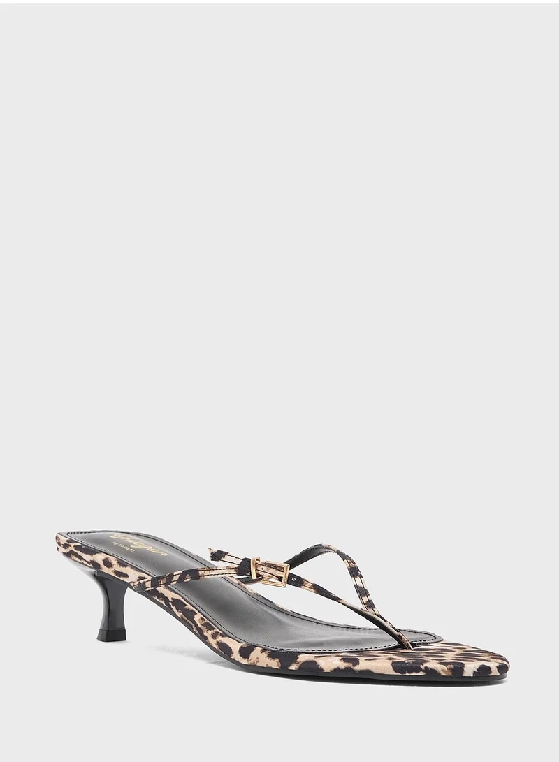 جينجر Low Heel Thong Sandal