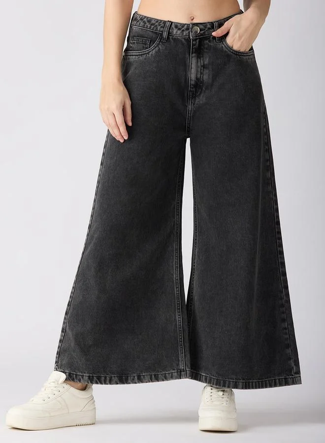 جلو باص جينز فحمي قطني بخصر متوسط وقصة واسعة