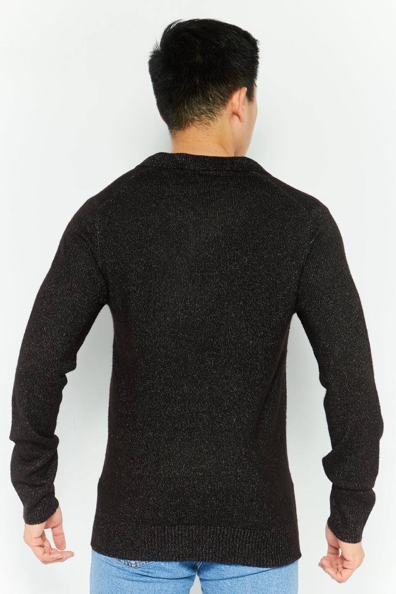 DKNY سويت شيرت رجالي مزخرف بأكمام طويلة، أسود - Image 4