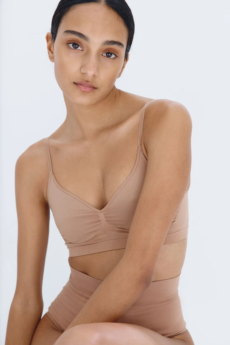 H&M Stretchy &amp; sculpting soft bra