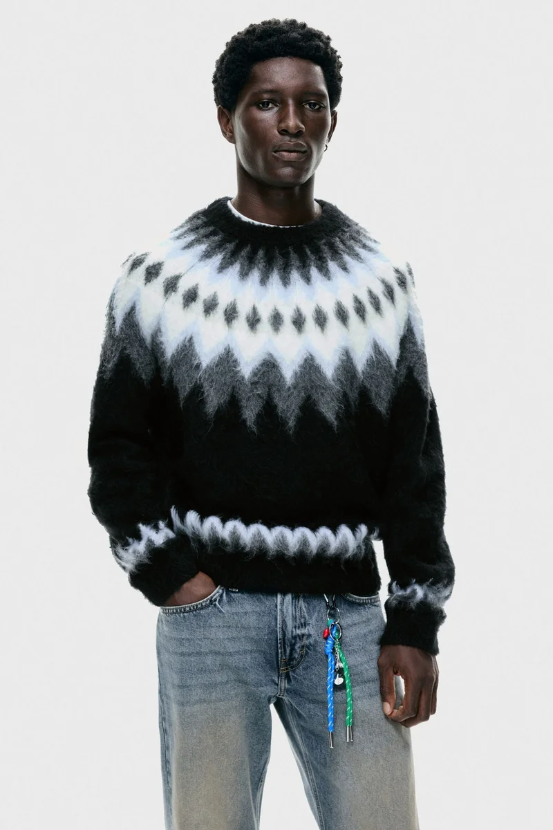 اتش اند ام كنزة محبوكة من الجاكار بقصّة واسعة