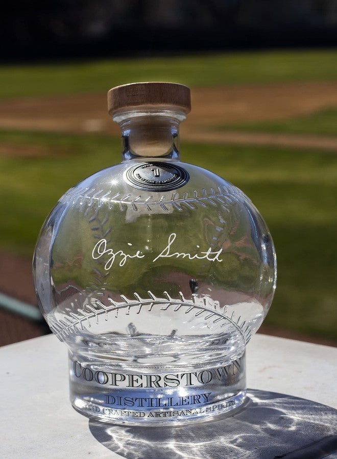Cooperstown Distillery قارورة تقطير كوبرزتاون، مرخصة من قاعة مشاهير البيسبول الوطنية، تحمل توقيع أوزي سميث المحفور | 750 مل - Image 2