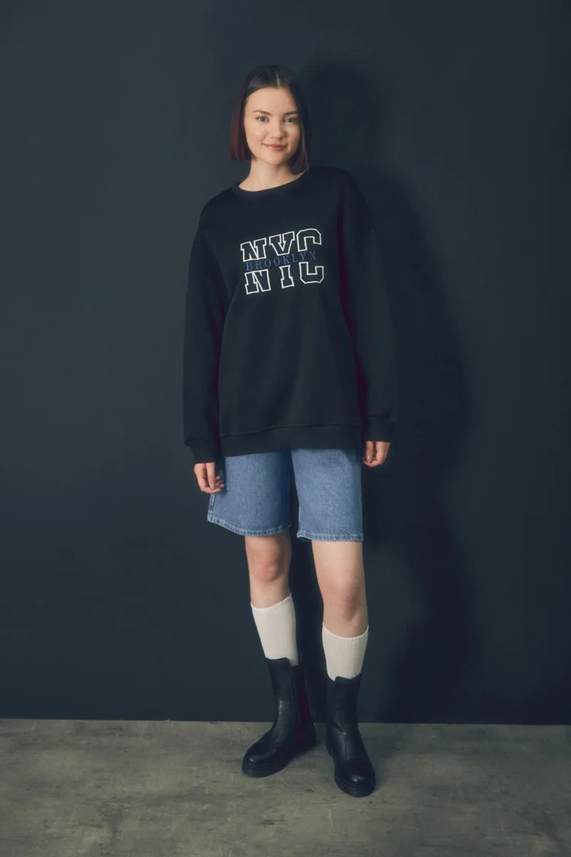 FullaModa Crew Neck Sweatshirt with Text Embroidery
