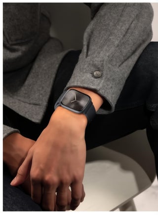 حلقة شبكية ميلانيز متوافقة مع أحزمة Apple Watch 49 مم 46 مم 45 مم 44 مم 42 مم للرجال والنساء ، حلقة شبكية من الفولاذ المقاوم للصدأ مع مشبك على شكل مظلة ل iWatch Ultra 2 Series 10 9 8 7 6 SE 5 4 3 - view 4