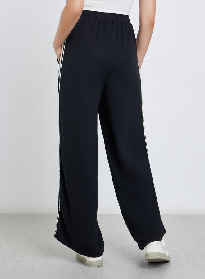 Styli Women Black Contrast Side Seam Detail Joggers - Image 4