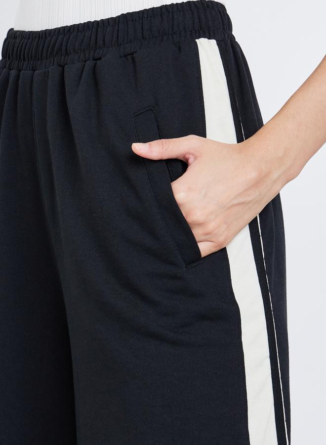 Styli Women Black Contrast Side Seam Detail Joggers - Image 3