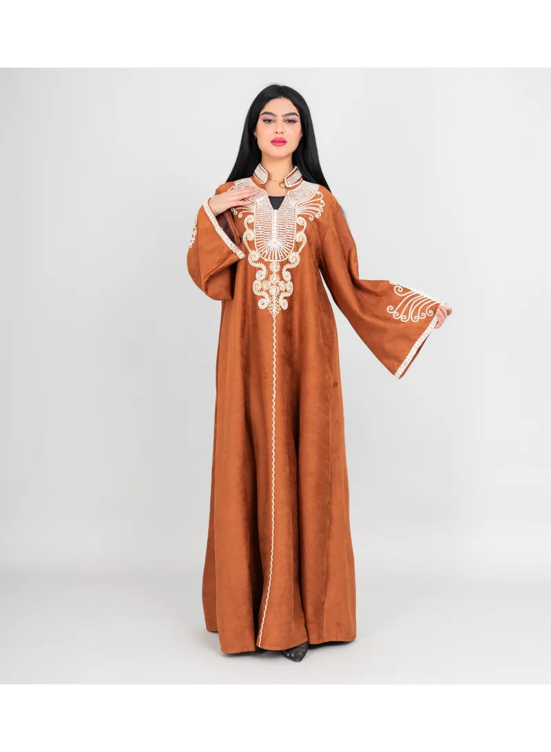 اكسا جلابية شتوية آسيوية بياقة مطرزة من الأمام لون بني