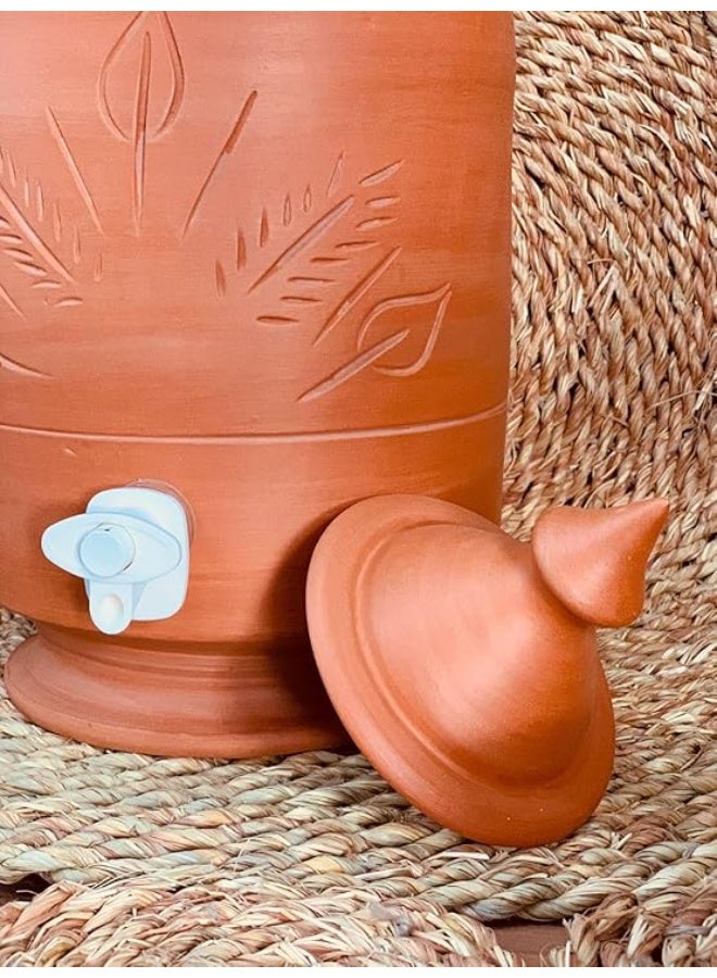 زير فخاري مزخرف مع كوب – خزان مياه طبيعي للحفاظ على برودة الماء - Image 1