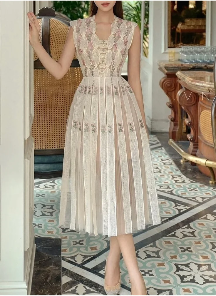 Madam Uniq Niche Floral Embroidered Sleeveless V-Neck Dress - Sweet Luxury Women's Wear