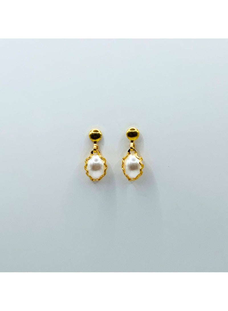 Earss 8 x 6 Oval Lace Pearl Drop Gold | Stainless Steel | 18K Gold Plated - Image 1