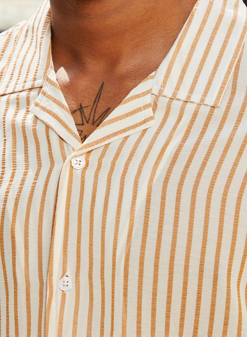 كامبوس سوترا Men's White & Brown Unbalanced Striped Shirt