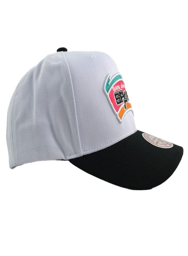 ميتشل آند نيس قبعة ميتشل آند نيس سناباك لفريق سان أنطونيو سبيرز لكرة السلة، إصدار ثنائي اللون، أبيض/أسود - Image 3