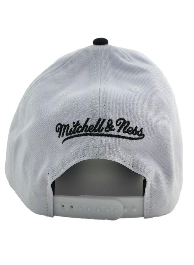 ميتشل آند نيس قبعة ميتشل آند نيس سناباك لفريق سان أنطونيو سبيرز لكرة السلة، إصدار ثنائي اللون، أبيض/أسود - Image 2