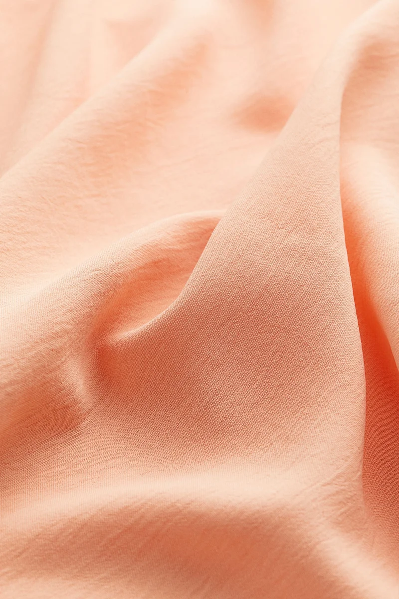 اتش اند ام فستان مكشكش بكتف واحد منسدل