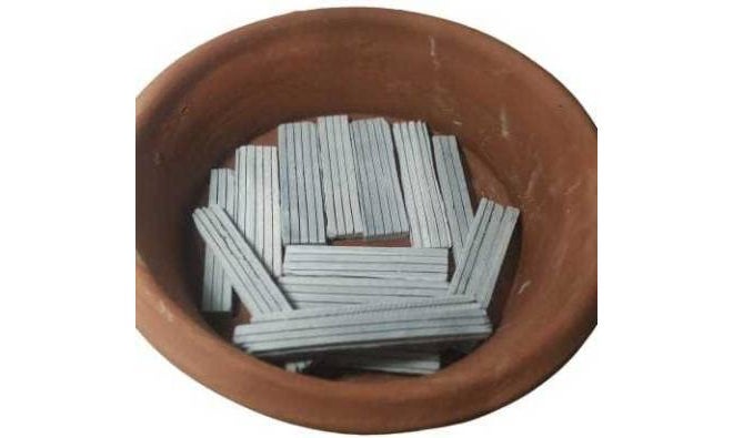 علبة طباشير بلياردو 1 كجم مع أخاديد سوداء (10 قطع)