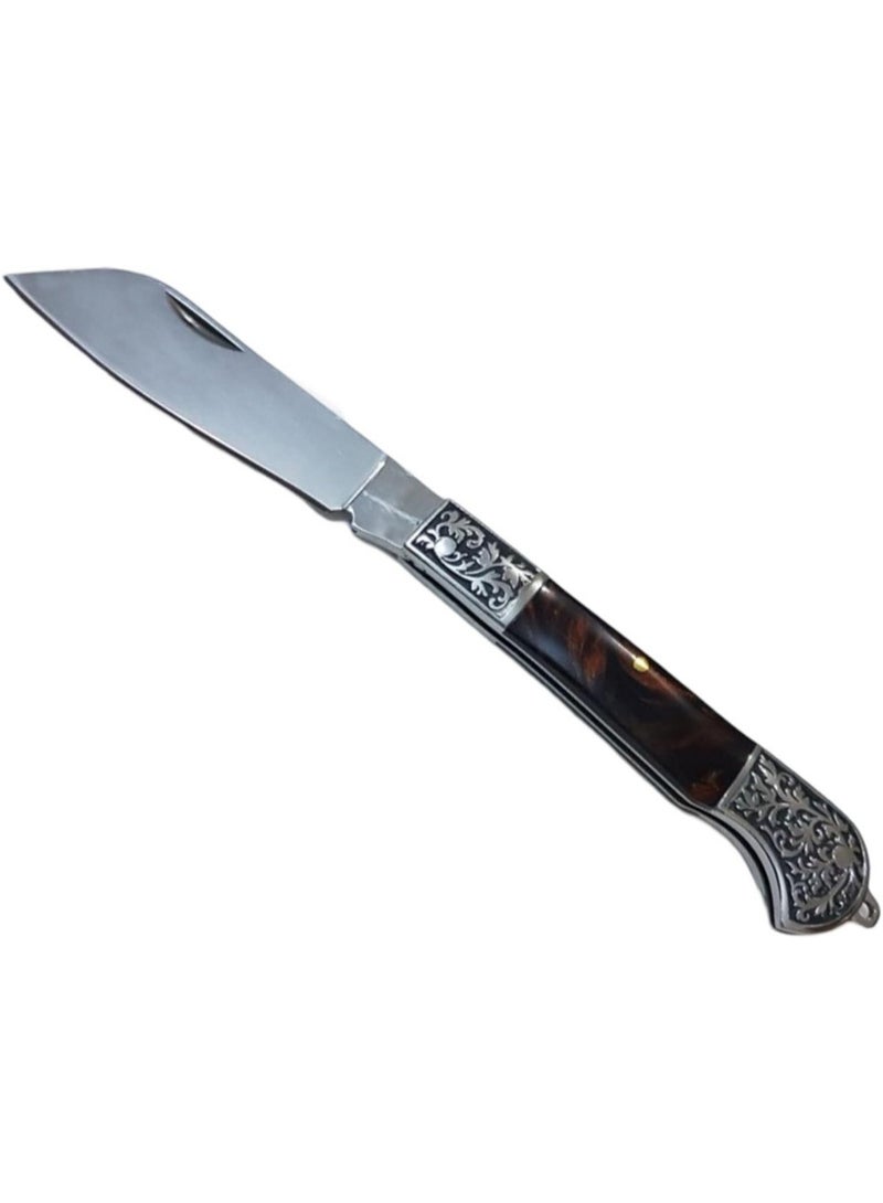 Folding pocket knife for travel and camping - Image 1