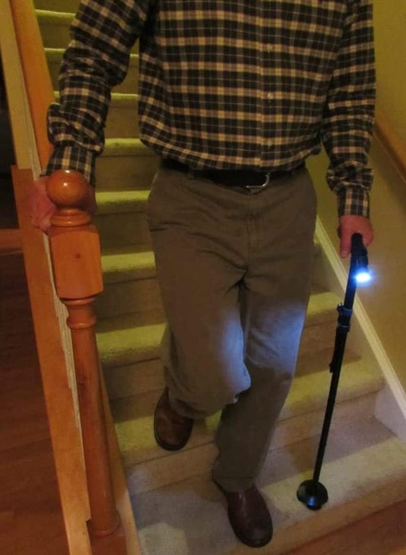 عصا مشي قابلة للطي مع ضوء LED، عكاز أمان قابل للتعديل وعصي مشي لكبار السن والمصابين، أفضل أعمدة المشي وعصا التخييم مع مصباح يدوي، عصا أمان قابلة للطي ومصباح يدوي مجموعة مثالية - Image 2