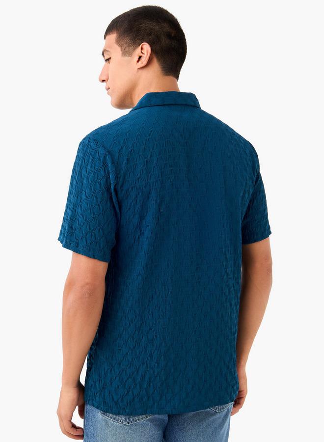 سبلاش فيڤ قميص بقصة عادية بياقة كامب وأكمام قصيرة بنسيج دوبي - Image 3