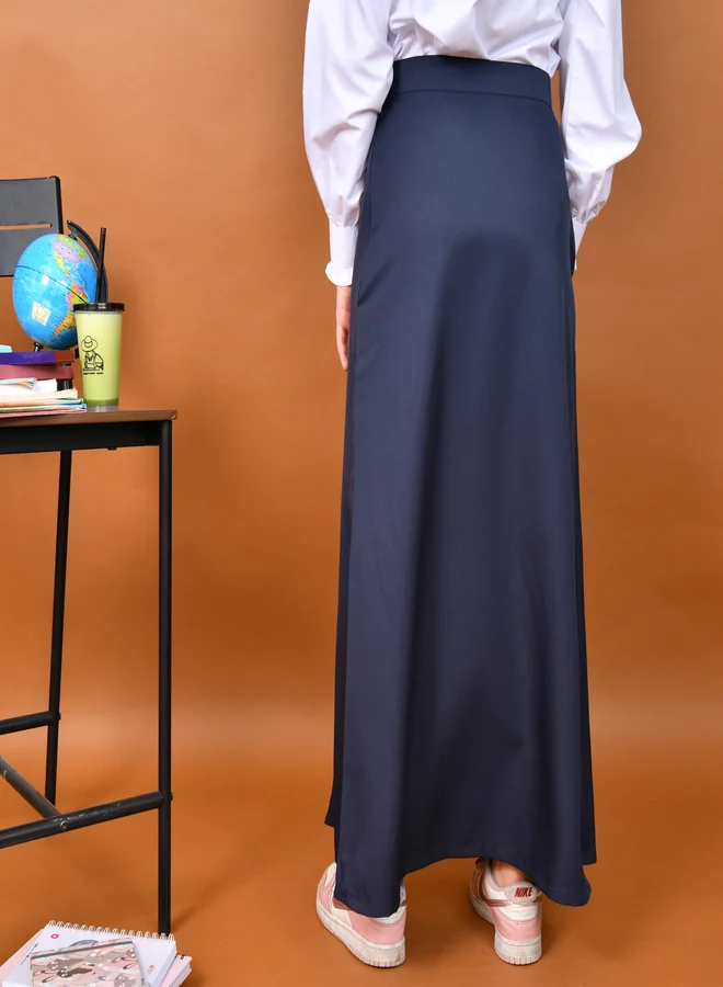 عبايات حوراء تنورة مدرسية أنيقة بتصميم مستقيم وخصر ثابت مزوّدة بجيوب جانبية للمرحلتين المتوسطة والثانوية