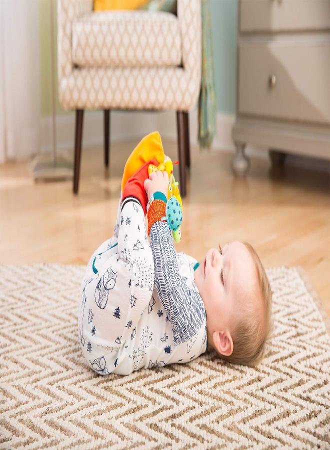 Lamaze Lamaze Gardenbug - Baby Foot Finder Socks & Wrist Rattle Set - Sensory Development Toys - Newborn Baby Essentials - Image 4
