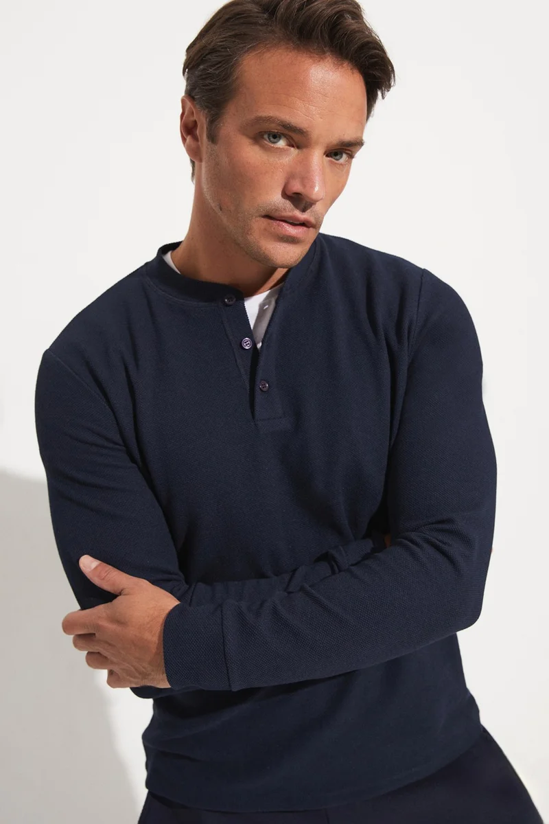 جويستار Men's Regular Fit Crew Neck Buttoned Sweatshirt