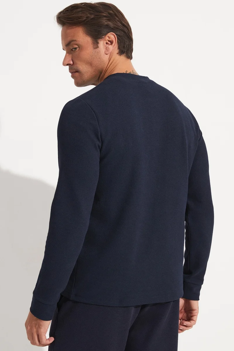 جويستار Men's Regular Fit Crew Neck Buttoned Sweatshirt