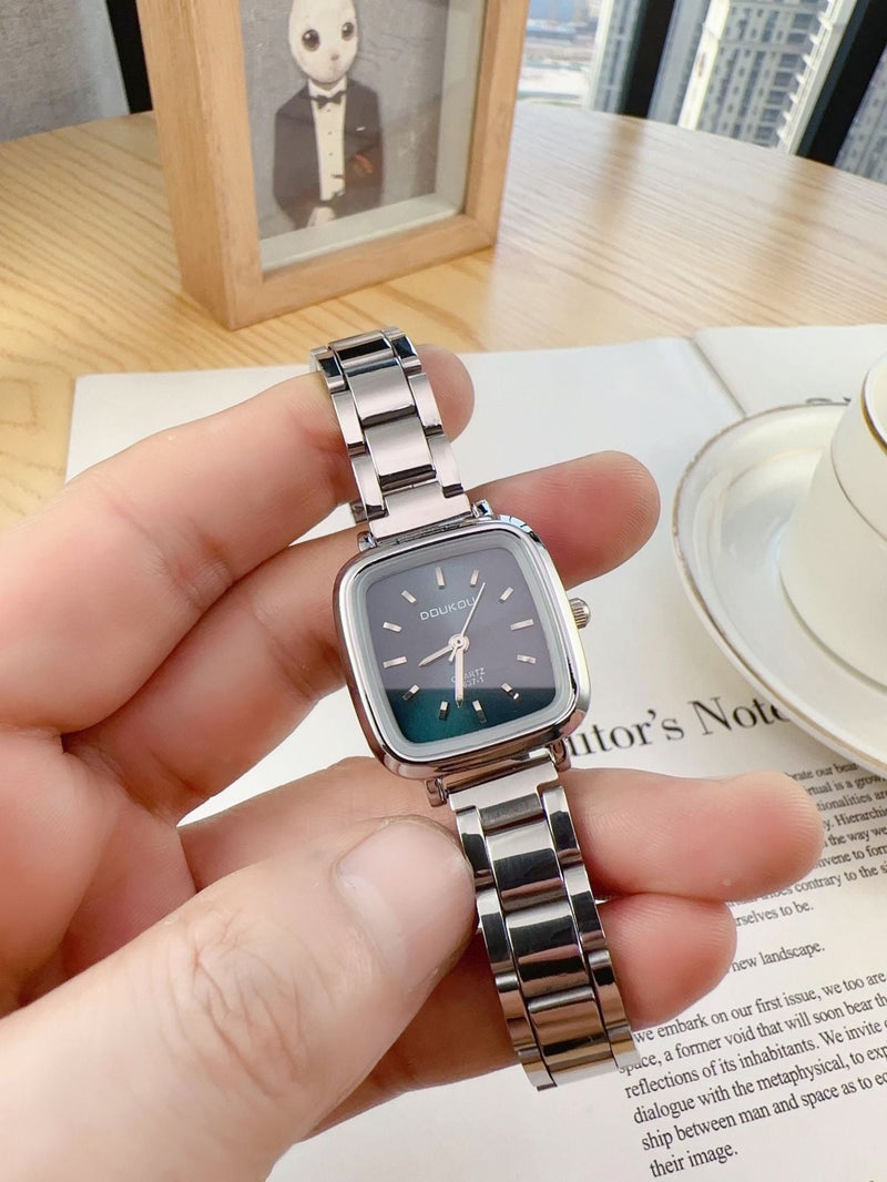 New Elegant Ladies Quartz Watch black and green 20669