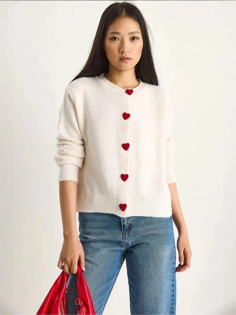 بيانكو لوتشي كارديجان لوكسي بأزرار على شكل قلب