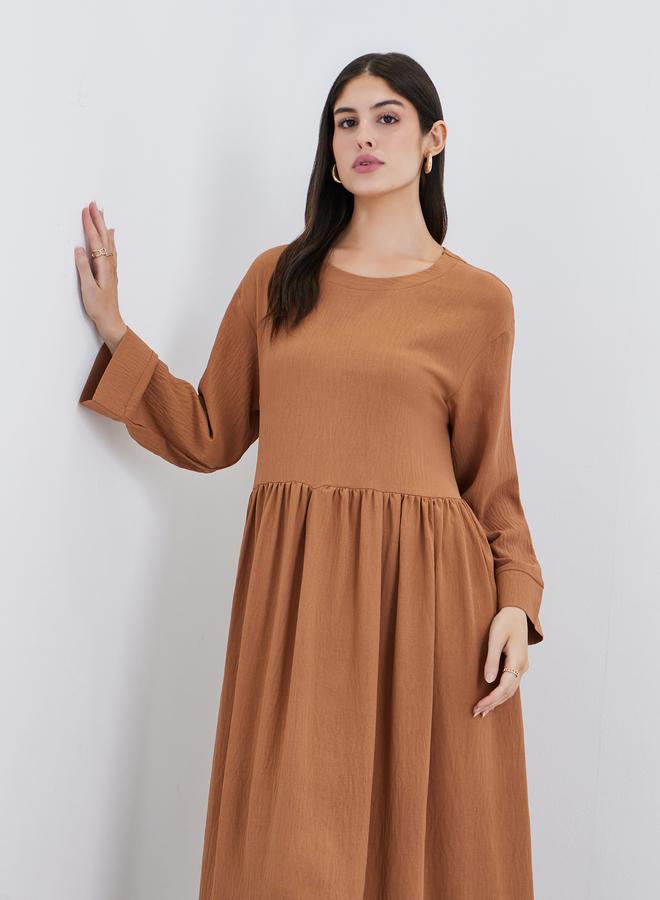 Styli Crinkle Crepe Gathered Detail Midi Dress - Image 3