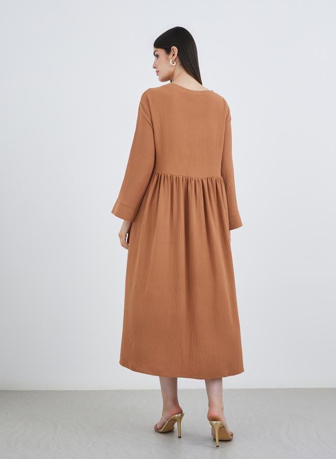 Styli Crinkle Crepe Gathered Detail Midi Dress - Image 5