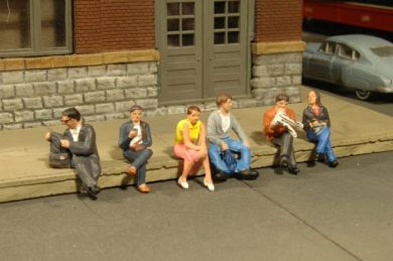 Bachmann Industries Miniature O Scale Figures Seated Platform Passengers Train6 Piece - Image 2