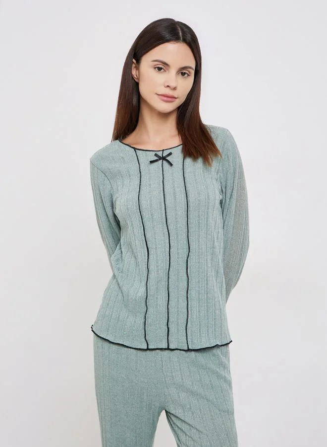 ستايلي طقم بيجاما طويل مع تيشيرت مزين بخطوط بارزة