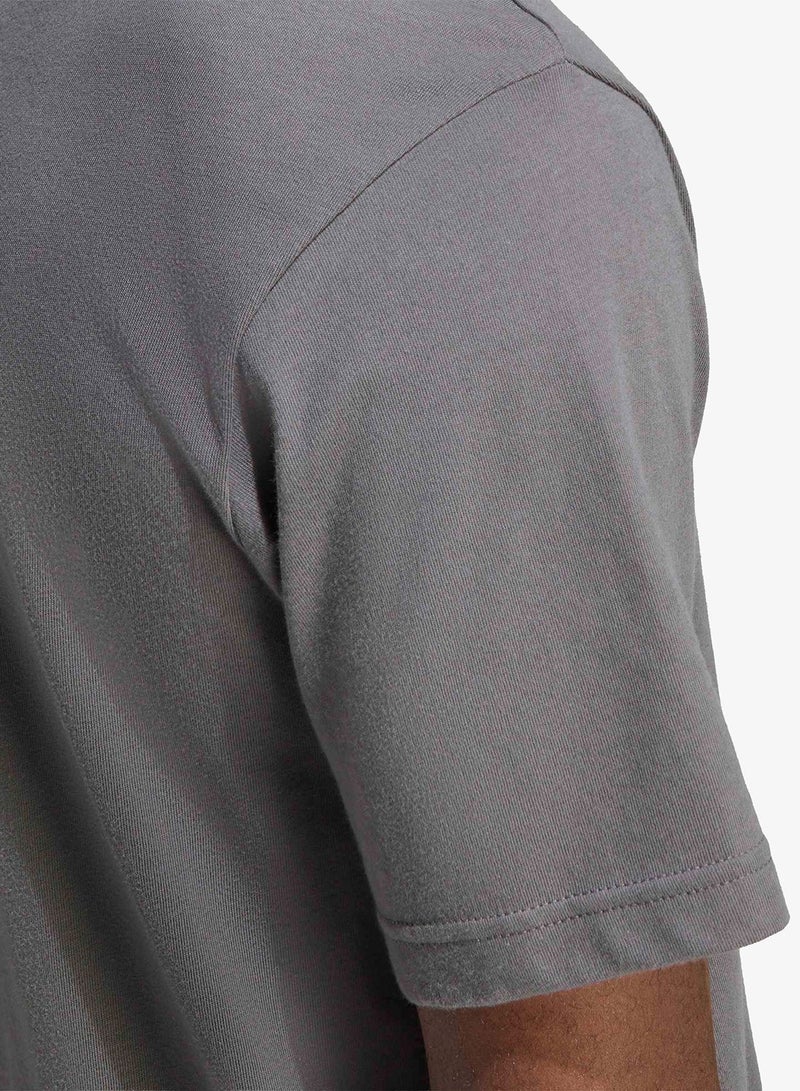 اديداس تيشيرت بطبعة مستكشف مموه - Image 4