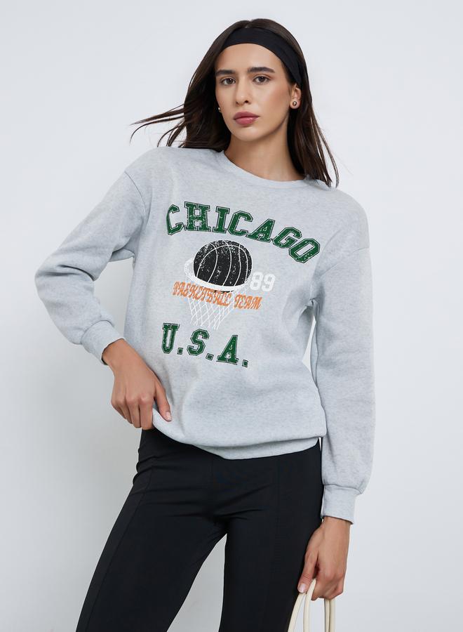 تايك تو سويت شيرت بقصة عادية وطبعة جرافيك - Image 2