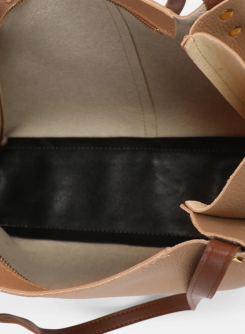 Haute Sauce Solid Zip Lock Regular Vegan Leather Hand Bag For Women