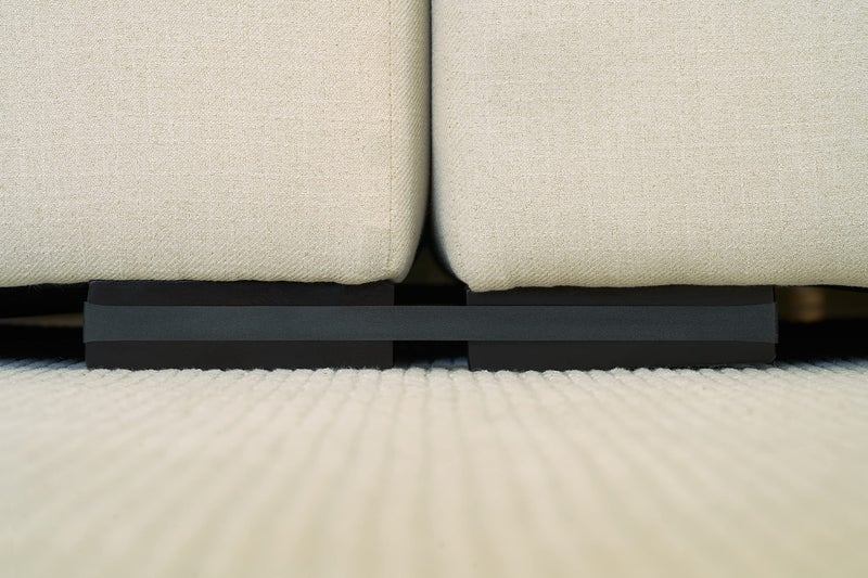 Couch Clamp موصلات أريكة كوتش كلامب (4 عبوات) - تمنع انزلاق وسائد الأريكة والفجوات، أحزمة سهلة التركيب ولا تتطلب أدوات. تناسب عالمي مثالي لأريكة مكونة من 3 قطع - تمنع خدوش الأرضيات. - Image 5