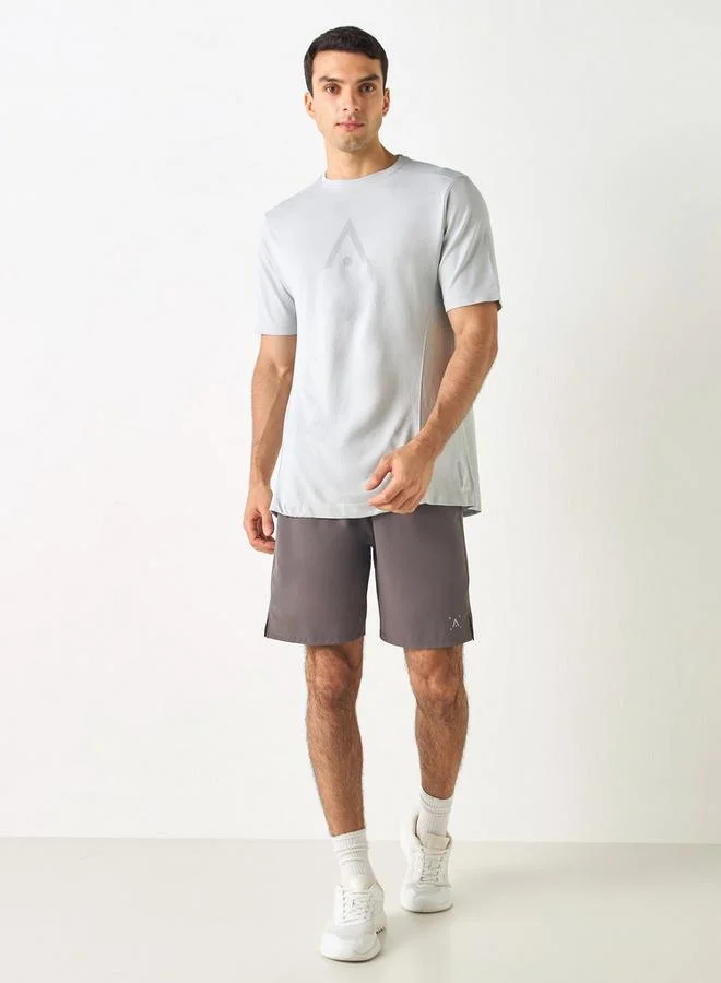 ادوت من سبلاش شورت بتفاصيل متباينة وخصر مطاطي