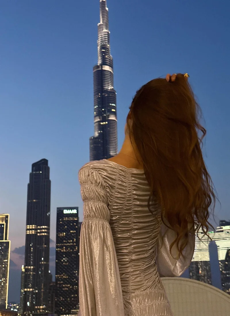 ليتشي فستان ماكسي معدني مع تكتلات على الصدر والأكتاف