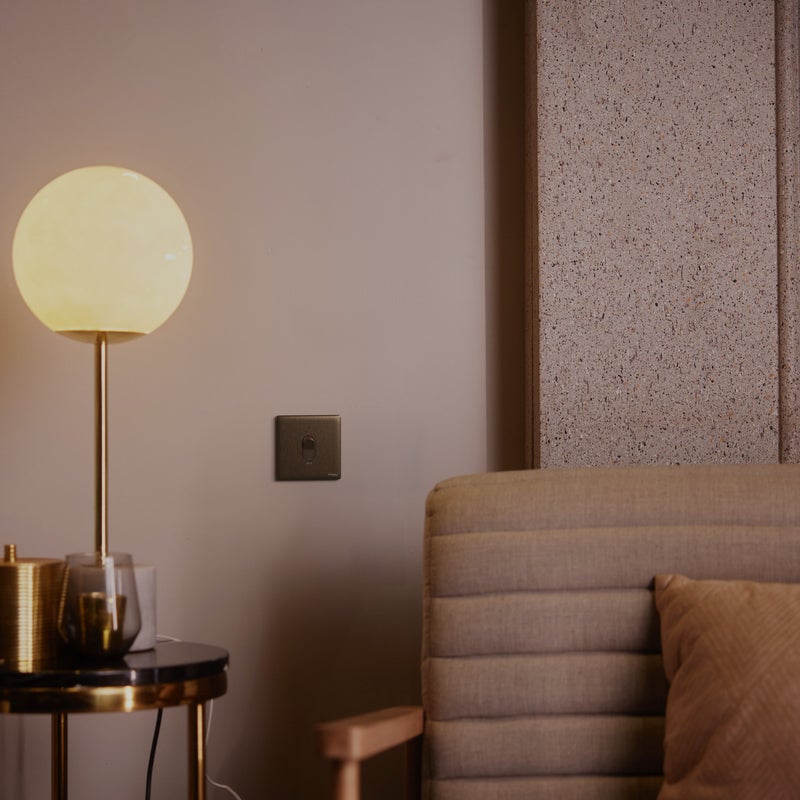 Schneider Electric مفتاح مزدوج القطب 50A 250V من شنايدر إلكتريك أونيكا X مع LED، 1 مجموعة، برونزي داكن - NUX31D50N_DB - Image 5